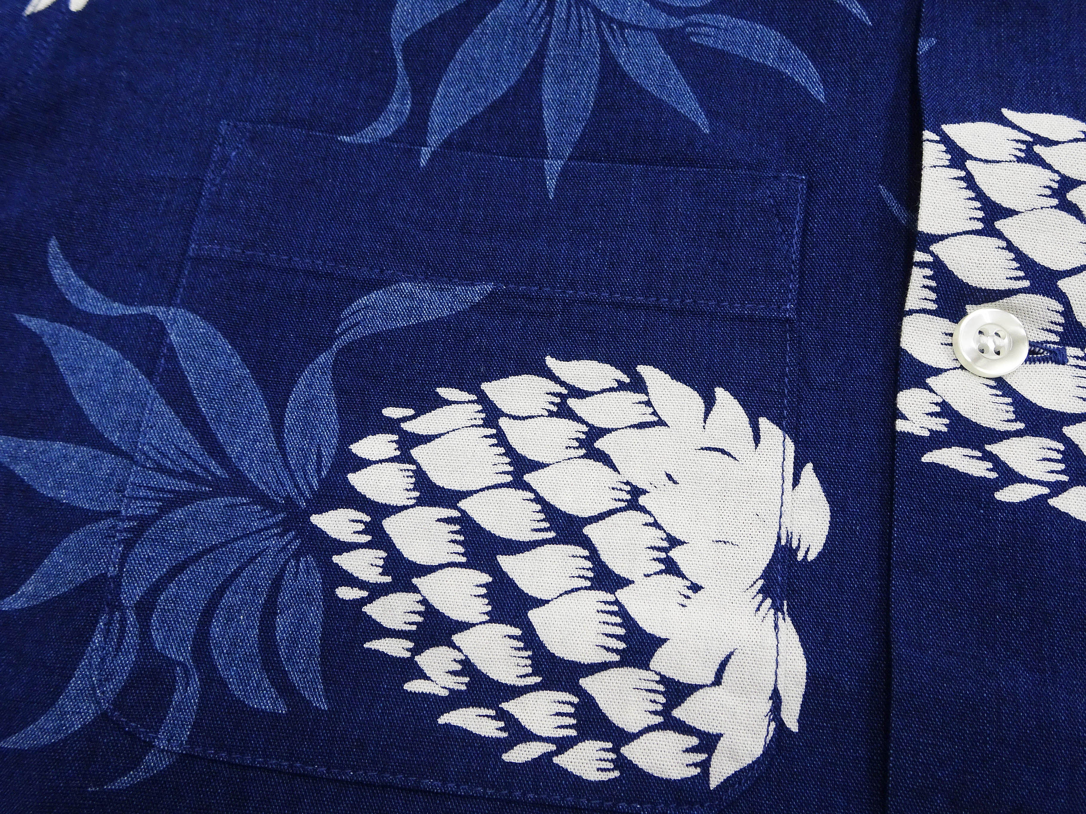 Duke Kahanamoku Cotton Hawaiian Shirt Men's 1950s Duke's Pineapple Print Reproduction Short-Sleeve Indigo Aloha Shirt DK39045 128 Navy-Blue - Image 9