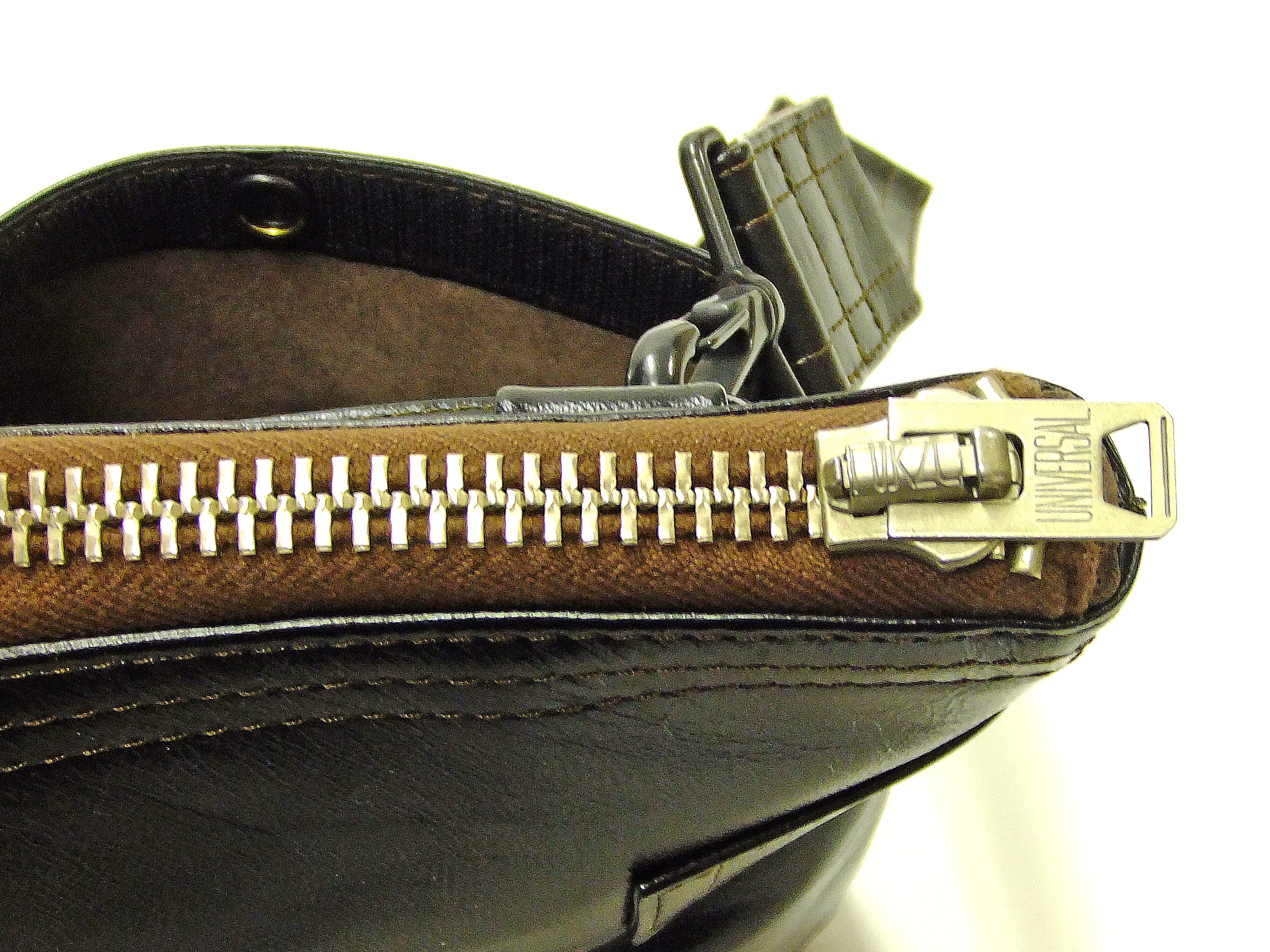 TOYS McCOY Men's Leather Shoulder Bag - U.S. Air Force Helmet Bag Style - TMA2418, 030 Black Horsehide x Nickel Zipper - Image 5