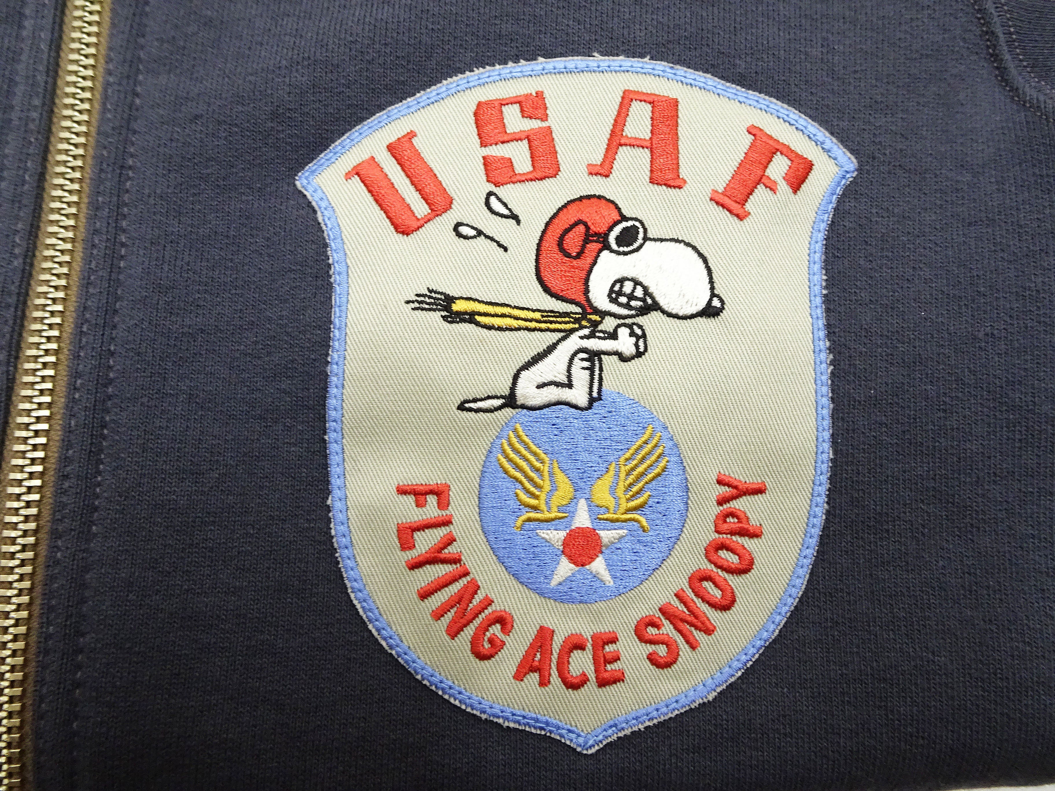 TOYS McCOY Men's Flying Ace Snoopy Zip-Up Sweatshirt - USAF C-2 Inspired, No Hood, Heavyweight 100% Cotton Loopwheel Fleece, Two-Tone Contrast Panel Design - Made in Japan (TMC2551 121  faded navy gray and gray) - Image 9
