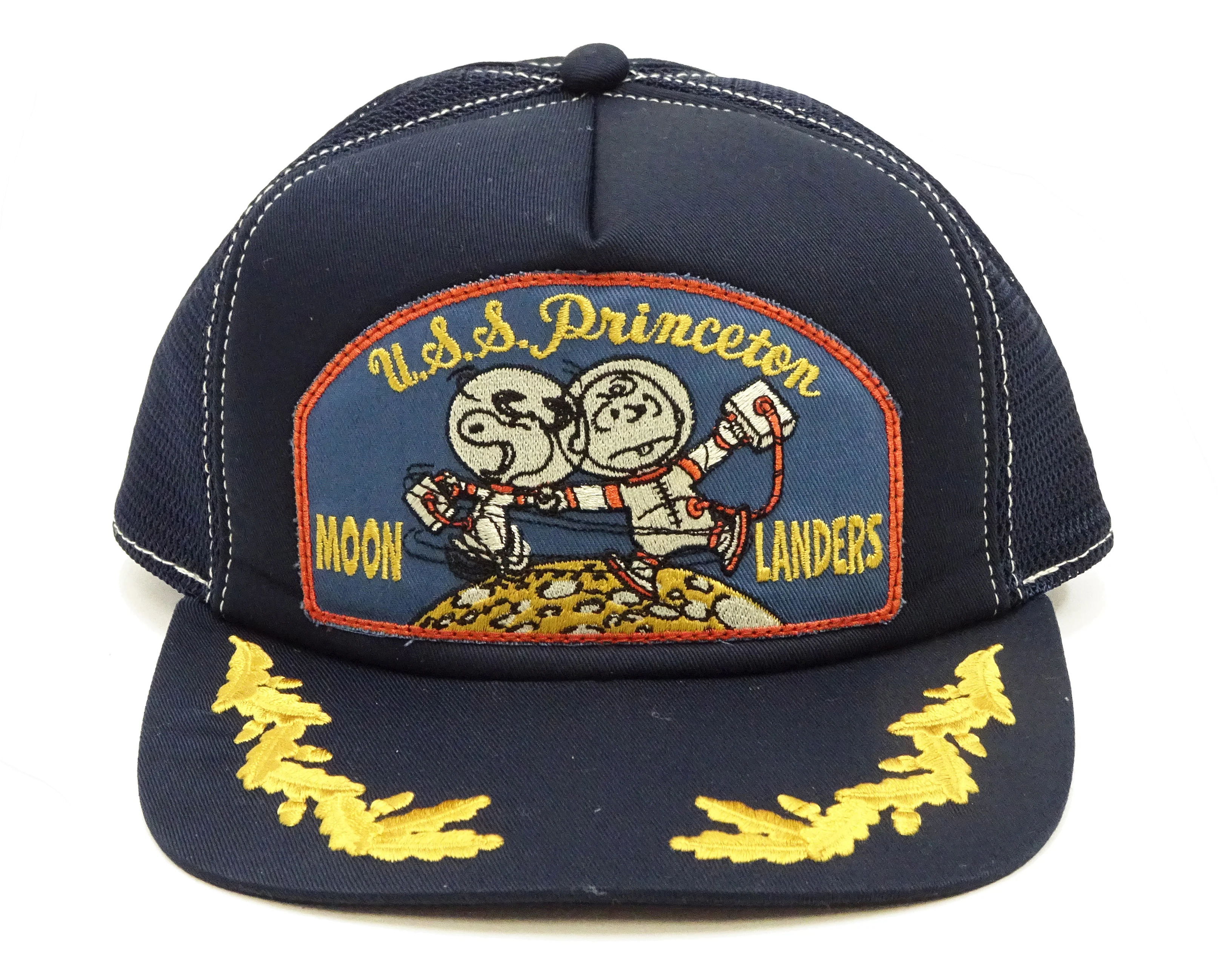 TOYS McCOY Men's SNOOPY Trucker Cap with Side Mesh Panels - Snapback Baseball Hat with Embroidered Patch and Visor Embroidery, Made in Japan (TMA2607 120 Dark Navy) - Image 4